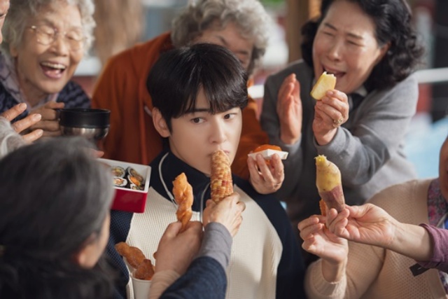 차은우는 대본이 정말 재밌었고 배우들과 함께하는 게 즐거울 것 같아서 합류하게 됐다고 출연을 결심한 이유를 설명했다. /㈜쇼박스