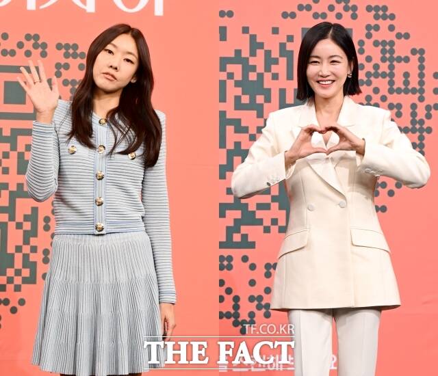 모델 한혜진(왼쪽)과 배우 황우슬혜가 27일 서울 여의도 KBS 본관에서 열린 KBS2 새 예능프로그램 누난 내게 여자야 제작발표회에 참석해 포즈를 취하고 있다. /이새롬 기자