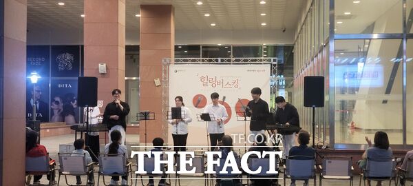 대전 서구는 지역 청년 음악인 지원과 시민과의 문화 소통 확대를 위해 4월부터 10월까지 추진한 2025년 비긴어게인 in 서구 힐링 버스킹을 26일 성황리에 마무리했다. /대전 서구