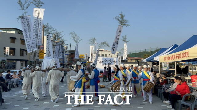 지난 25일 공주목 관아 터에서 제32회 우금티 추모 예술제가 열리고 있다. /공주시