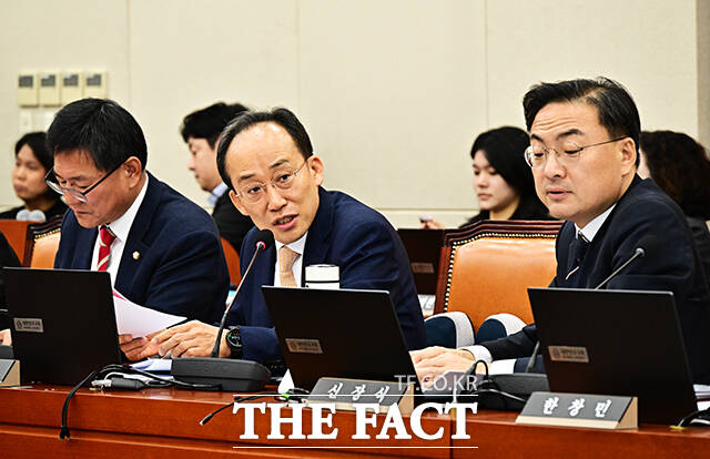 추경호 국민의힘 의원이 27일 오전 서울 여의도 국회 정무위원회에서 열린 금융위원회, 금융감독원 등에 대한 종합감사에 참석해 질의를 하고 있다. /국회=배정한 기자