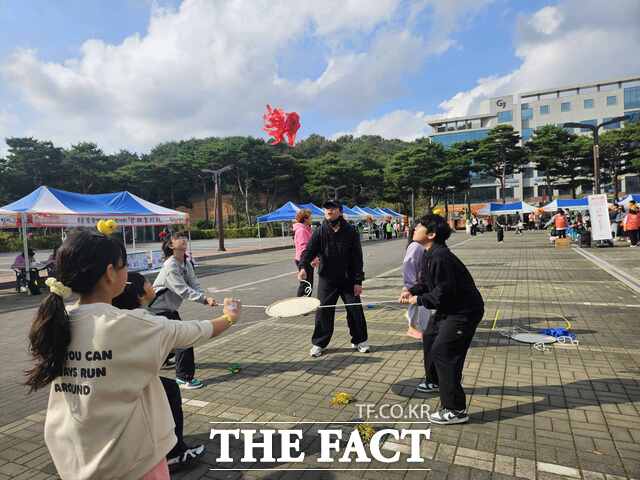당진시는 25일 당진시청 다목적주차장에서 2025년 당진 어린이 가을놀이 페스티벌을 개최했다. /당진시