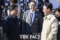  주한 일본대사와 대화 나누는 김민석 국무총리 [포토]