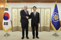  김민석, IDB 총재 접견…