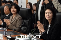  공공서비스 혁신 업무협약 참석한 정신아 카카오 대표와 최수연 네이버 대표 [포토]