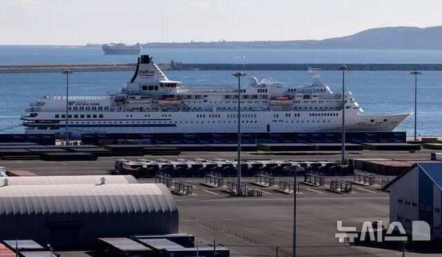 포항 영일만항에 입항한 크루즈선 이스턴 비너스호 / 뉴시스