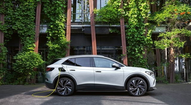 폭스바겐코리아는 도심 수목의 데이터 풀 구축을 위한 스마트 트리 인벤토리 프로젝트에 브랜드의 대표 전기 스포츠유틸리티차(SUV) ID.4를 지원했다고 28일 밝혔다. /폭스바겐코리아