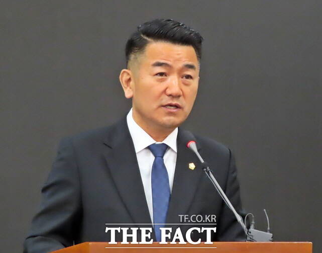 서원 논사시의원이 28일 논산시의회 회의실에서 내년 지방선거에서 논산시장 출마를 공식 선언하고 있다. /김형중 기자