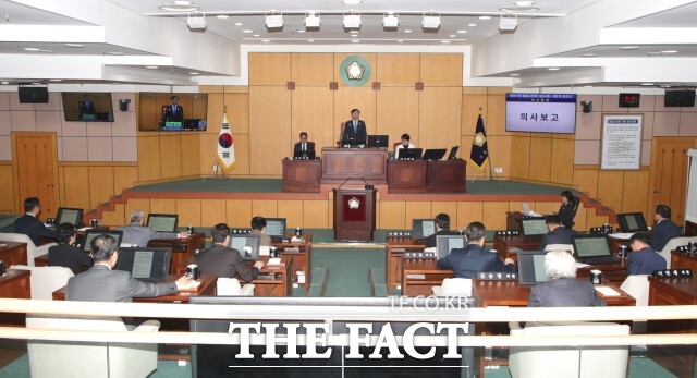 정읍시의회 자치행정위원회는 정읍시 장애인종합복지관 설치 및 운영 조례 일부개정조례안 등 11건에 대해 가결했다. 경제산업위원회는 정읍시 산불방지 및 지원에 관한 조례안’ 등 15건에 대하여 가결했다. /정읍시의회