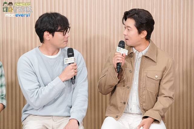 배우 최다니엘(왼쪽)과 방송인 김대호가 위대한 가이드2.5에서 처음으로 여행 가이드를 맡는다. /MBC에브리원