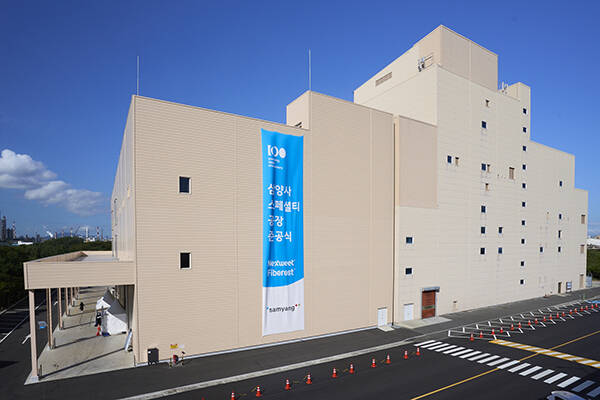 삼양그룹은 식품에서 천연 감미료인 알룰로스를 스페셜티(고부가가치) 소재로 영위하면서 글로벌로 확장에 나섰다. 사진은 삼양사 알룰로스 울산 생산공장. /삼양그룹 삼양사