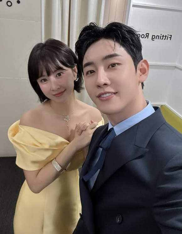 가수 은가은(왼쪽)이 지난 4월 박현호와 결혼한 후 약 6개월 만에 임신 소식을 전했다. /인스타그램 캡처