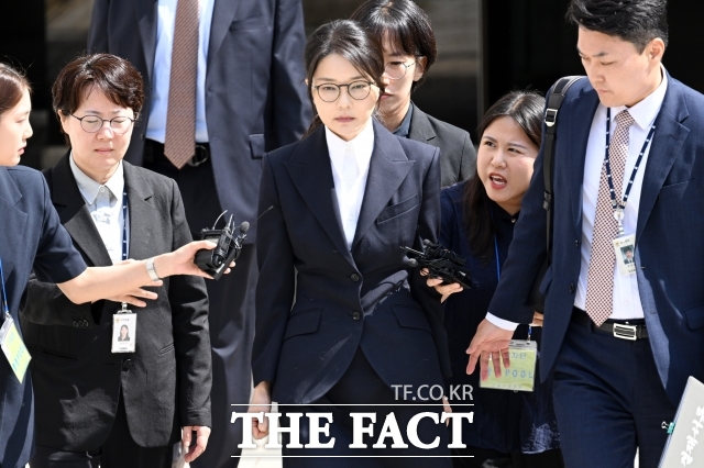 건진법사 전성배 씨가 통일교 측으로부터 받은 샤넬 가방 등을 김건희 여사 측에 전달한 뒤 김 여사가 통화로 잘 받았다고 말했다고 증언했다. /남윤호 기자