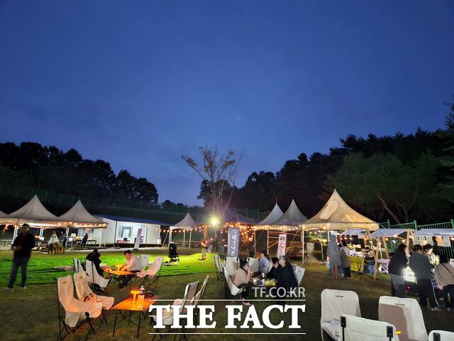 당진시 송악읍 반촌2리 마을회는 25일 두 번째 ‘반촌리 별빛 플리마켓’을 개최했다. /당진시