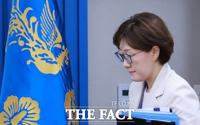 김현지 총무비서관이 지난 9월 17일 서울 용산 대통령실 청사에서 열린 4차 수석·보좌관 회의에 참석하고 있다. /뉴시스