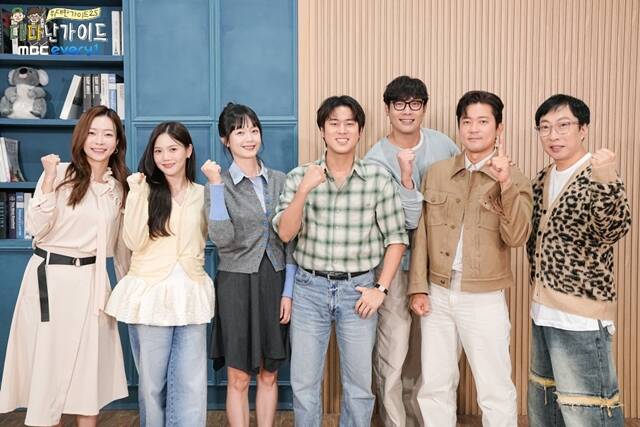 박지민 아나운서, 가수 오마이걸 효정, 배우 전소민, 가수 이무진, 배우 최다니엘, 방송인 김대호 박명수(왼쪽부터)가 28일 오후 2시 온라인으로 진행된 MBC에브리원 새 예능프로그램 제작발표회에 참석해 다양한 이야기를 나눴다. /MBC에브리원