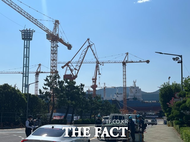 지난 2022년 금속노조 거제통영고성 조선하청지회가 도크 점거 농성을 벌인 경남 거제시 아주동 대우조선해양 옥포조선소(현 한화오션 거제사업장) /더팩트DB