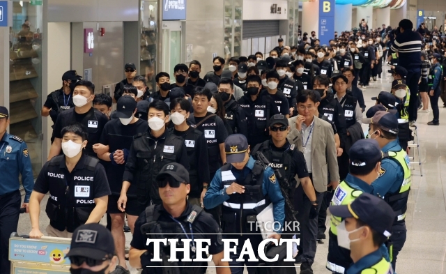 28일 경찰청에 따르면 보이스피싱을 저지르고 캄보디아로 도주한 인원은 2021년 1명, 2022년 1명, 2023년 2명에 그쳤으나 지난해 18명으로 전년 대비 9배 늘었다. 올해는 9월 기준 벌써 34명으로 필리핀(20명)을 넘어섰다. 라오스로 도주한 인원은 2021년부터 지난해까지 단 한 명도 없었다가 올해 9월 기준 9명까지 늘었다. /장윤석 기자