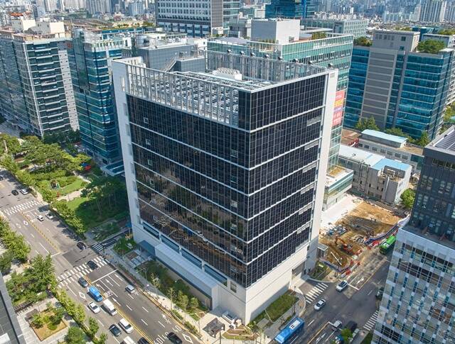 글로벌 데이터센터 시장은 2030년 4373억 달러 규모까지 성장할 것으로 전망된다. 사진은 DL이앤씨가 시공한 가산 데이터센터다. /DL이앤씨