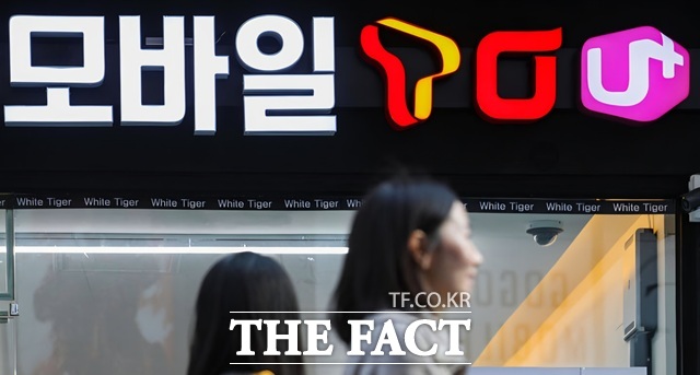 이동통신 3사가 올해 대규모 해킹 사태 이후 첫 정기 인사를 앞둔 가운데 김영섭 KT 대표, 유영상 SK텔레콤 대표, 홍범식 LG유플러스 대표의 거취가 주목된다. /뉴시스