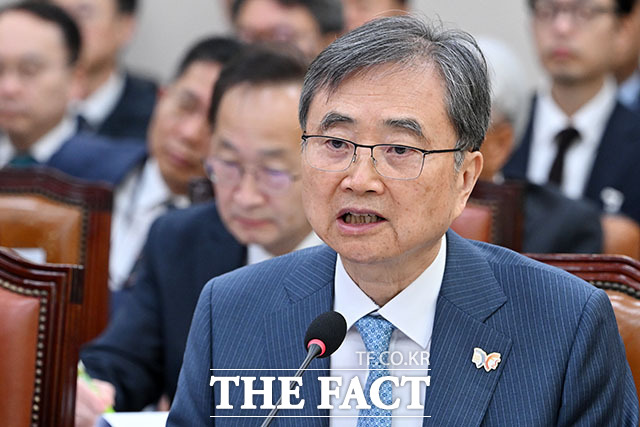 조현 외교부 장관이 28일 서울 여의도 국회에서 열린 국회 외교통일위원회의 외교부 등에 대한 종합 국정감사에서 의원 질의에 답하고 있다. /남용희 기자