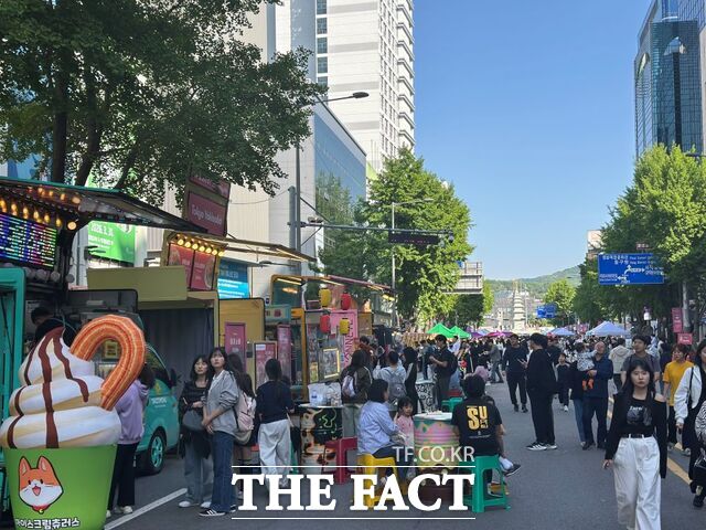 광주 동구가 금남로 차 없는 거리 사업을 운영하고 있다./광주 동구