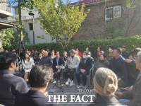  가리봉 재개발현장 찾은 오세훈…주민들 10·15 대책 성토