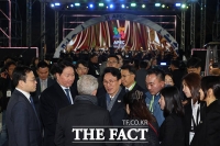  기업인들과 대화하는 김민석 국무총리 [포토]