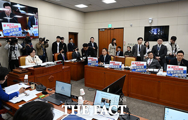 박정훈 국민의힘 의원(오른쪽)이 29일 오전 서울 여의도 국회에서 열린 과학기술정보통신부 등에 대한 종합감사에서 발언을 하고 있다. /국회=남용희 기자