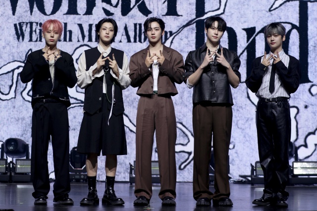 그룹 위아이는 지난 5일 데뷔 5주년을 맞았다. 이에 위아이는 5년 동안 함께 해준 팬을 향한 고마움의 마음을 담을 곡들로 이번 Wonderland를 채웠다./위엔터테인먼트