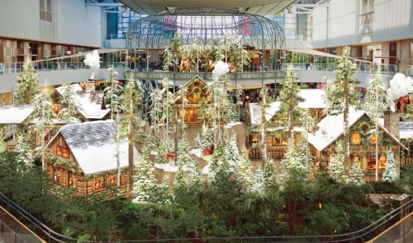 현대백화점이 다음 달 1일부터 압구정본점과 더현대 서울 등 백화점과 아울렛 전국 점포에서 해리의 크리스마스 공방을 주제로 크리스마스 테마 연출을 선보인다. /현대백화점