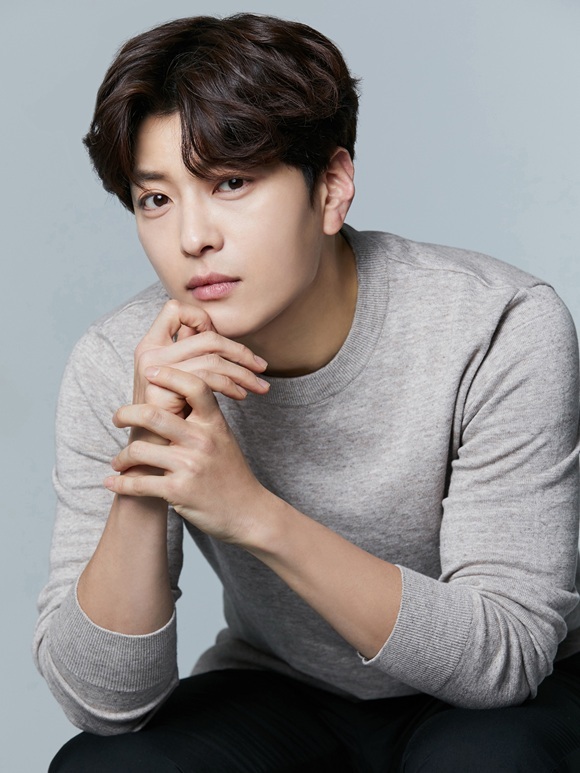 배우 장승조가 SBS 새 금토드라마 멋진 신세계에서 굴지의 기업인 차일그룹의 핵심 사업체 차일건설 사장 최문도 역을 연기한다. /에이스팩토리