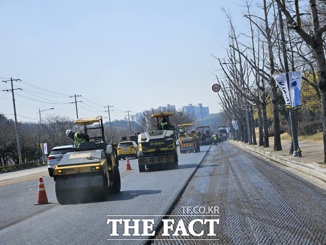 진주시가 ‘2025년 추계 도로정비 평가’에서 경남 18개 시군 가운데 우수기관으로 선정됐다. /진주시