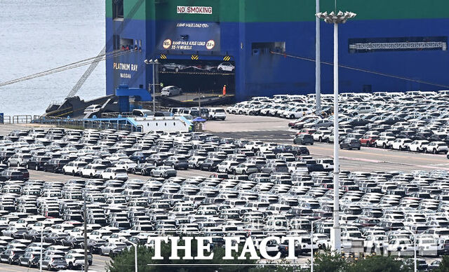 한미 양국이 29일 관세 협상을 타결하면서, 대미 수출 한국산 자동차 관세가 25%에서 15%로 낮아지게 됐다. 이에 따라 올해 사상 최대 대미 수출액을 기록하면서도 수익성은 악화됐던 국내 자동차 업계는 한숨 돌릴 수 있게 됐다. /뉴시스