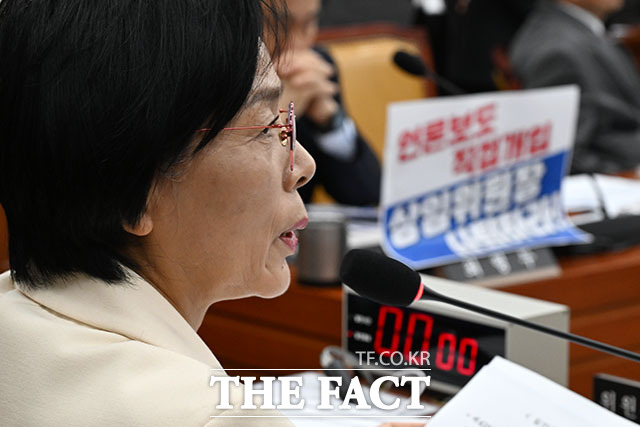 생각에 잠긴 최 위원장.