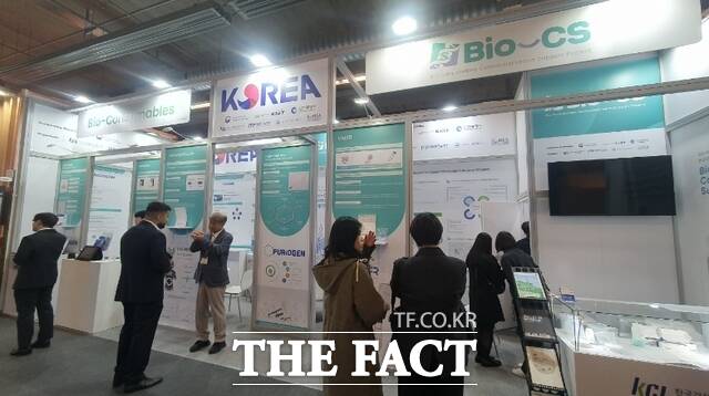 인천시가 28일부터 30일까지 독일 프랑크푸르트에서 개최되는 세계 최대 제약·바이오 전시회인 CPHI Frankfurt 2025에 참가해 인천 바이오 원부자재 산업에 대해 홍보하고 있다. /인천시