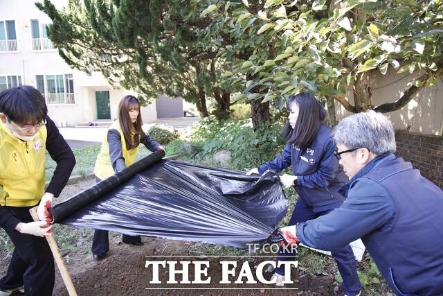 한전KDN이 28일 노사합동 사회공헌활동을 펼치고 있다. /한전KDN