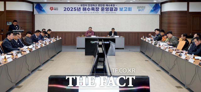 태안군은 28일 군청 중회의실에서 해수욕장 운영결과 보고회를 갖고 성과 공유와 개선책 마련에 머리를 맞대고 있다. /태안군.