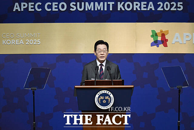 이재명 대통령이 29일 오전 경북 경주시 경주예술의전당에서 열린 APEC CEO(최고경영자) 서밋에 참석해 특별연설을 하고 있다. /APEC 2025 KOREA 제공