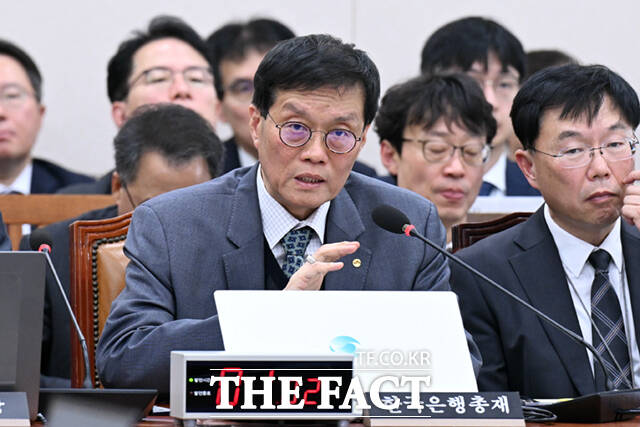 이창용 한국은행 총재가 29일 서울 여의도 국회에서 열린 기획재정위원회의 한국은행·국세청·관세청 등에 대한 종합감사에 출석해 의원 질의에 답하고 있다. /국회=이새롬 기자