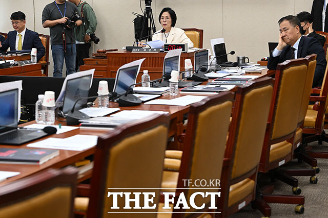 최민희 사퇴…비어있는 국민의힘 의원들 자리.