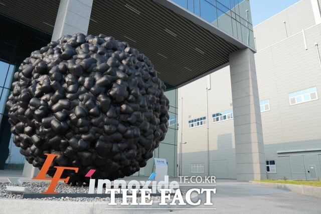 엘앤에프는 올해 3분기 연결제무제표 기준 매출액 6523억원, 영업이익 221억원을 잠정 기록했다고 29일 밝혔다. 엘앤에프 대구 공장. /엘앤에프