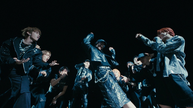 싸이커스는 여전히 빡세지만, 그 안에 자유로운 분위기와 여유를 심은 퍼포먼스로 나왔다. 멤버들은 더 성장한 퍼포먼스를 보여드리겠다고 자신했다. 사진은 타이틀곡 SUPERPOWER의 뮤직비디오 티저 장면. /KQ엔터