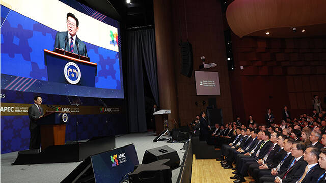 이재명 대통령이 29일 오전 경북 경주시 경주예술의전당에서 열린 APEC CEO(최고경영자) 서밋에 참석해 특별연설을 하고 있다. /APEC 2025 KOREA 제공