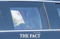  경주 도착한 트럼프 '더비스트'타고 APEC 서밋 이동 [TF포착]