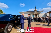  경주서 정상회담으로 만난 이재명-트럼프 대통령 [포토]