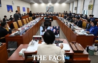  '최민희 사퇴 촉구' 야당 퇴장에 과방위 '반쪽 국감' [TF사진관]