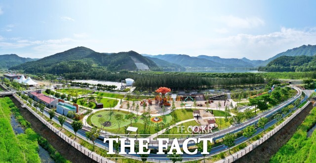 정읍시가 방문객 통신사 데이터를 분석한 결과 놀이터가 위치한 내장산 문화광장 일원 방문객 수가 전년 동기 대비 17% 증가한 것으로 나타났다. /정읍시