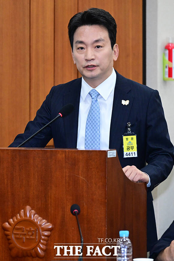 질의 답변하는 박장범 한국방송공사 사장.