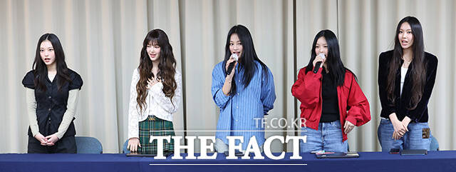 뉴진스가 지난해 11월 서울 강남구 스페이스쉐어 삼성역센터에서 전속계약 해지 관련 기자회견을 열고 있다. /박헌우 기자